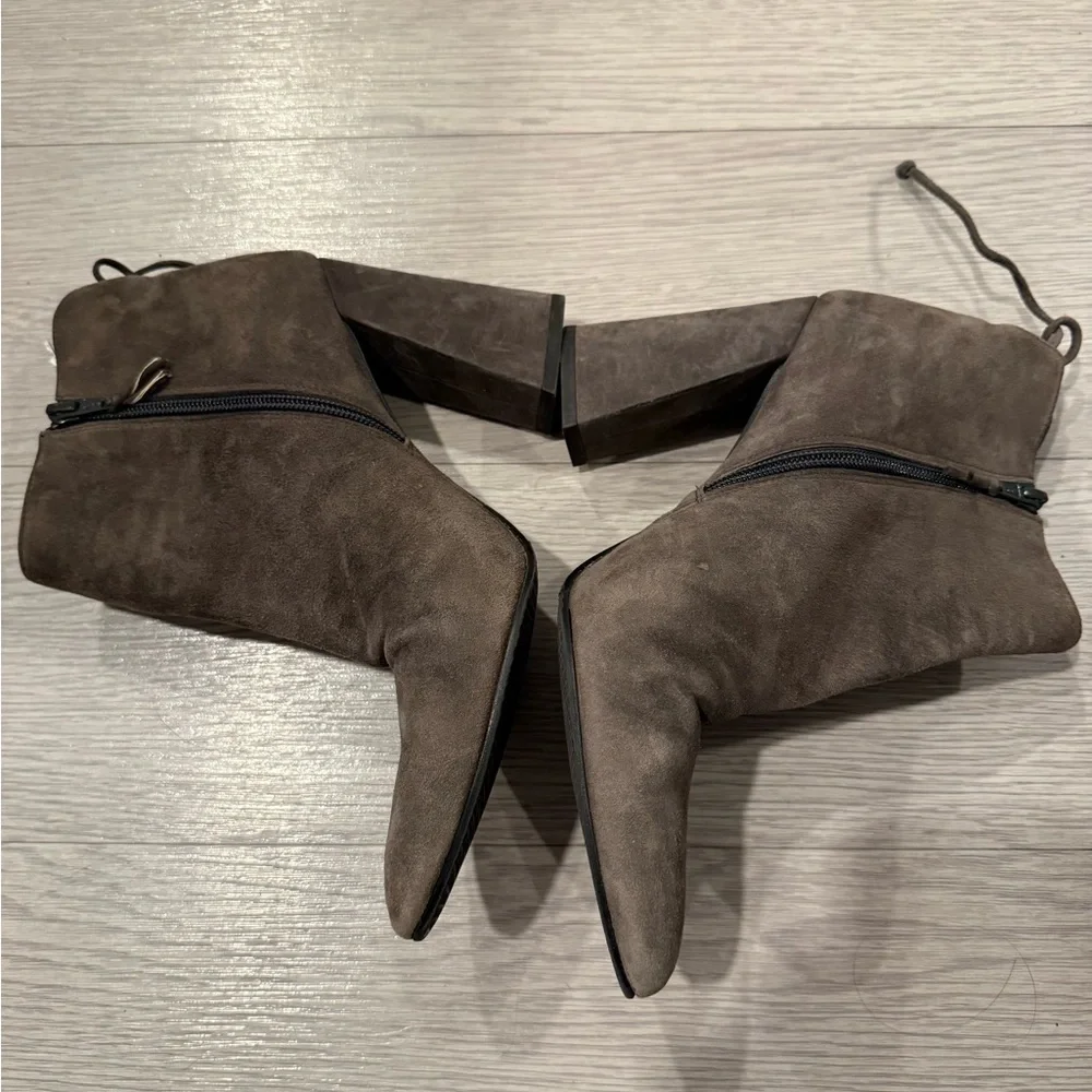 Stuart Weitzman Pointed Suede Ankle Boots Size 9.5